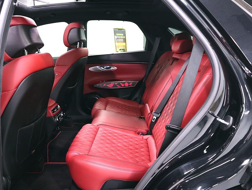 Genesis GV70 - Vista 10