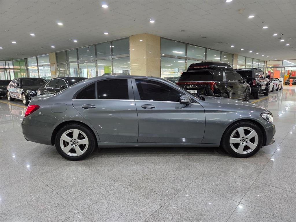 Mercedes Benz C Class - Vista 5