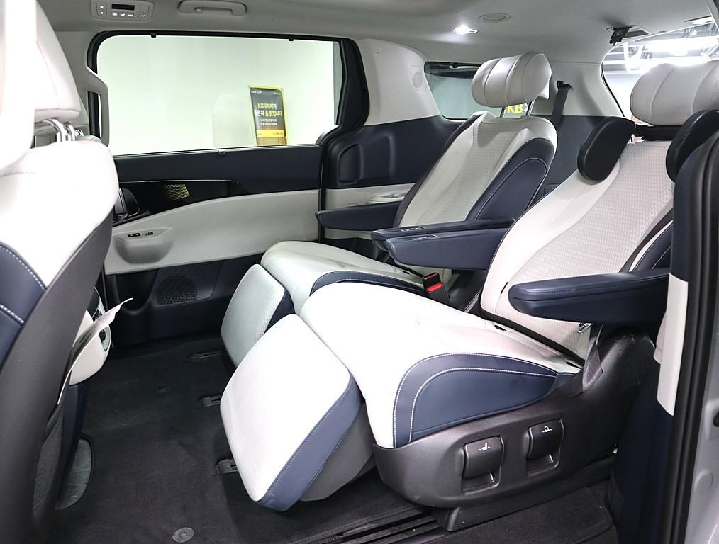 KIA Carnival - Vista 10