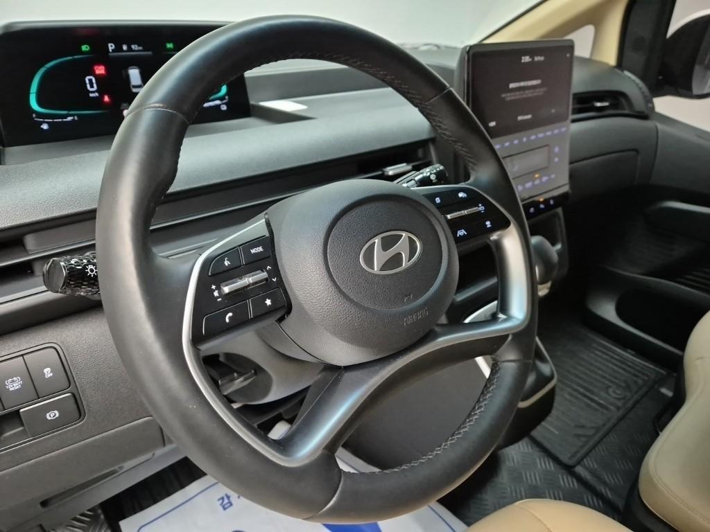 HYUNDAI Staria - Vista 5