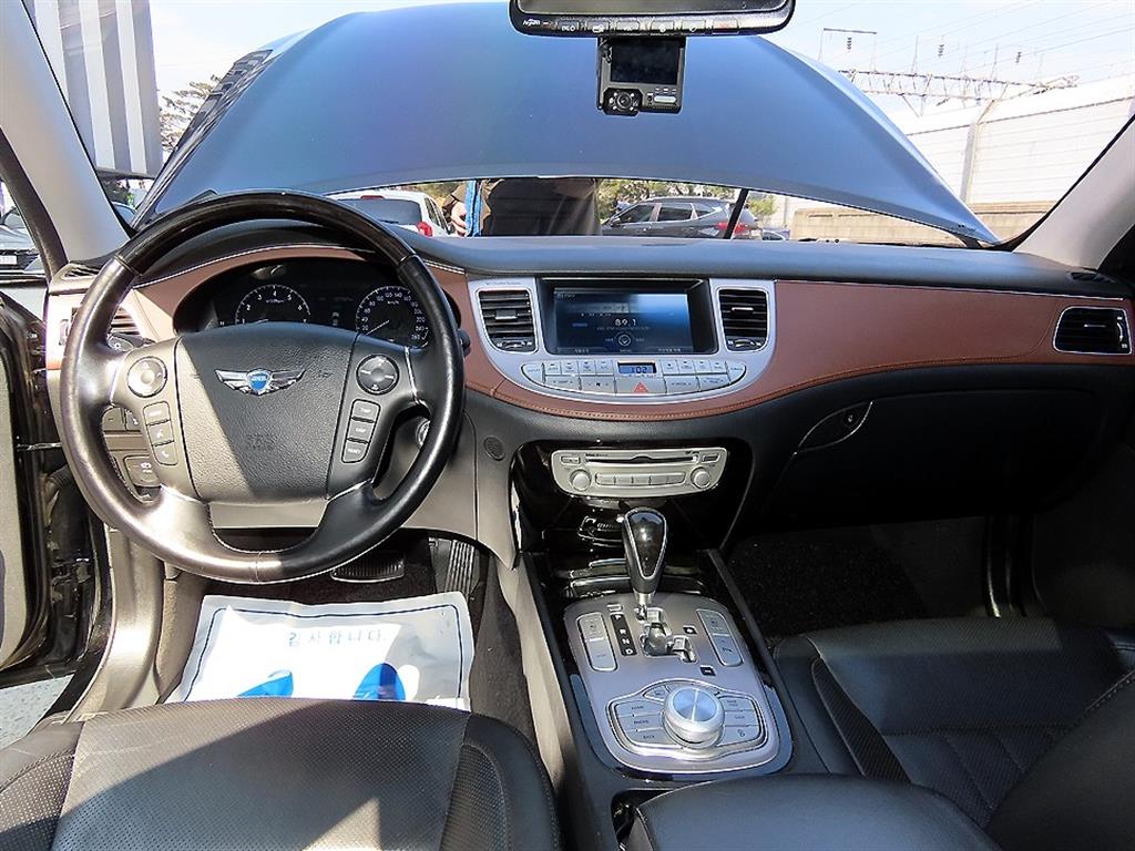 HYUNDAI Genesis - Vista 7