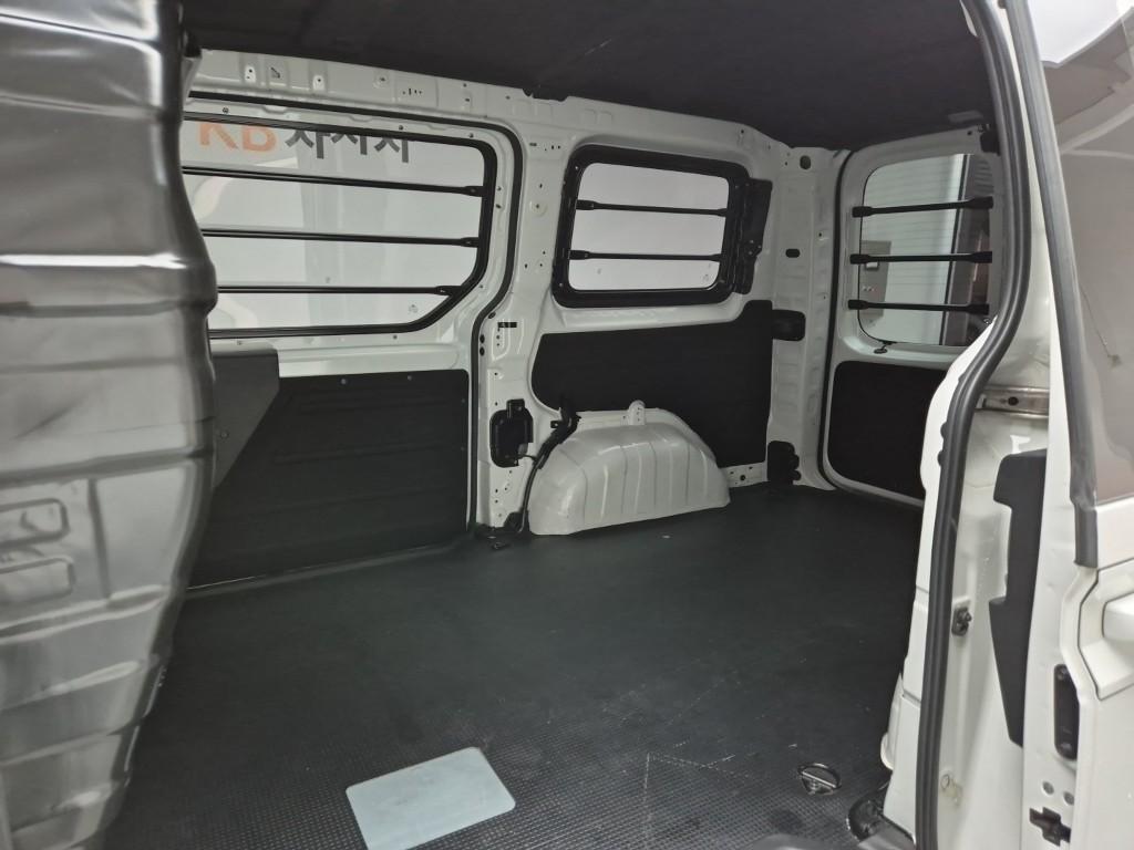 HYUNDAI Staria - Vista 8