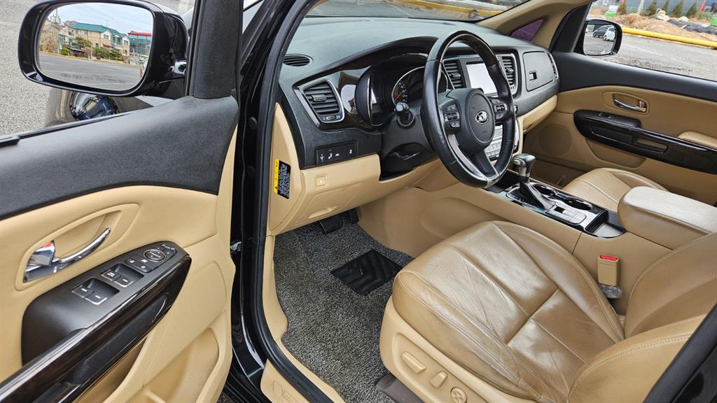 KIA Carnival - Vista 10