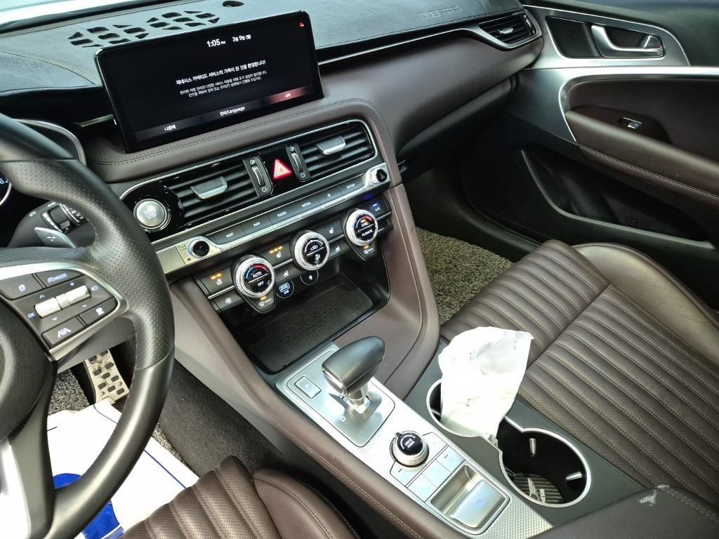 Genesis G70 - Vista 10