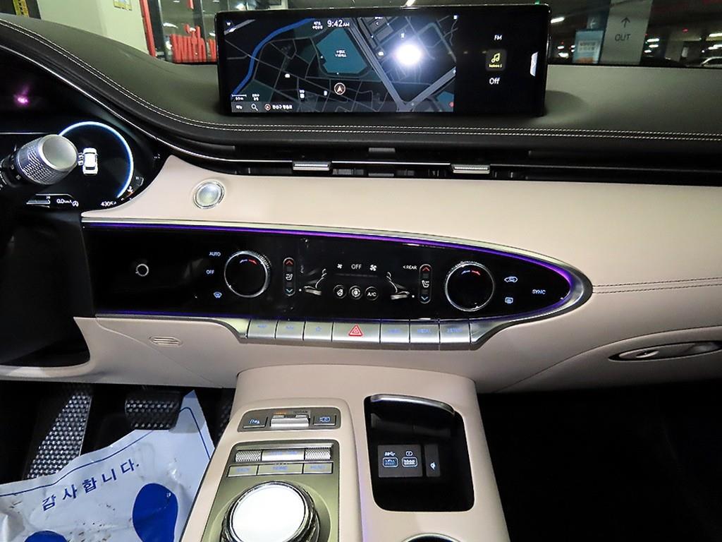 Genesis GV70 - Vista 11