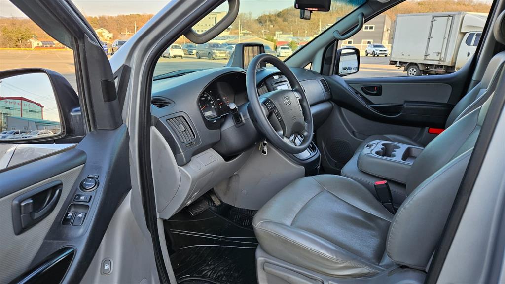 HYUNDAI Starex - Vista 10