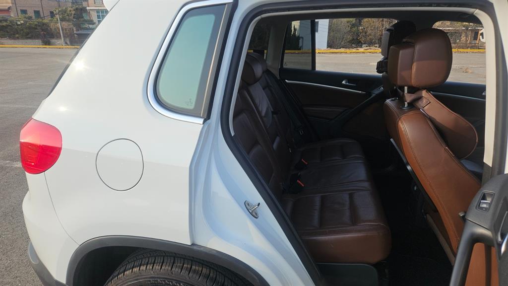 Volkswagen Tiguan - Vista 11