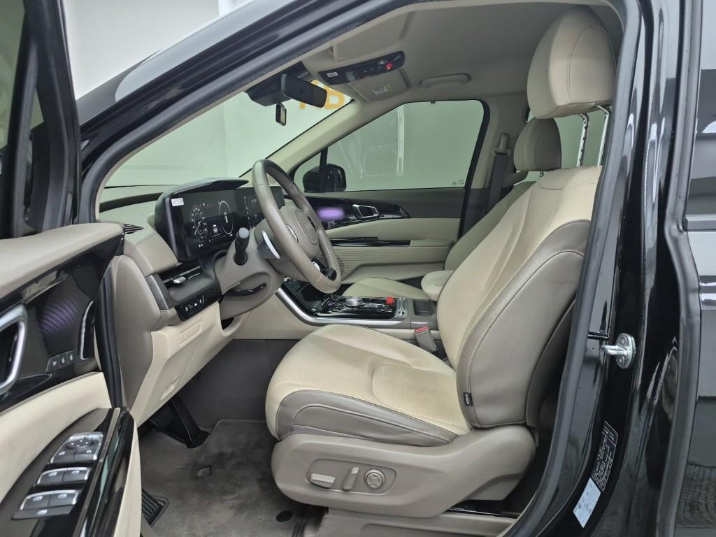 KIA Carnival - Vista 11