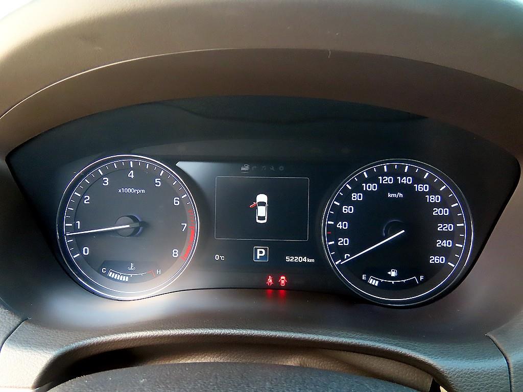 HYUNDAI Genesis - Vista 9