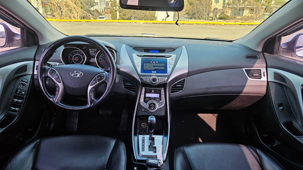 HYUNDAI Avante - Vista 7