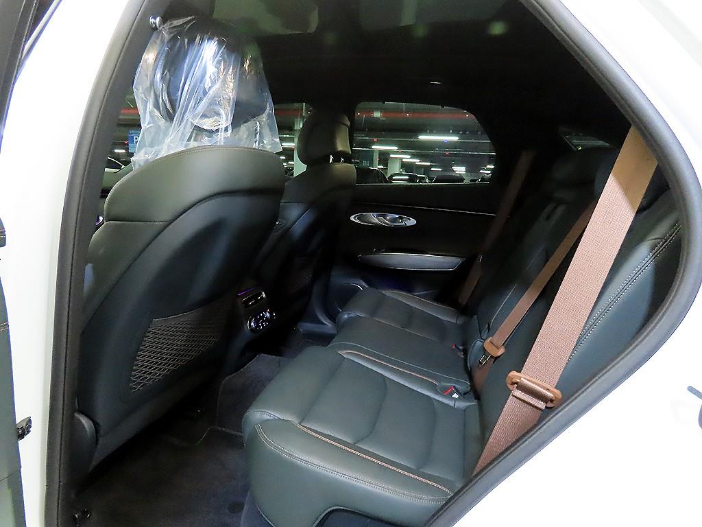 Genesis GV70 - Vista 7