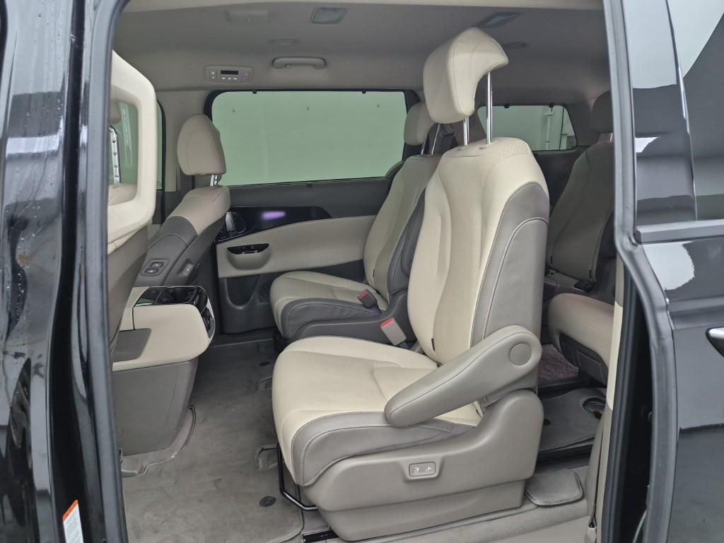 KIA Carnival - Vista 12