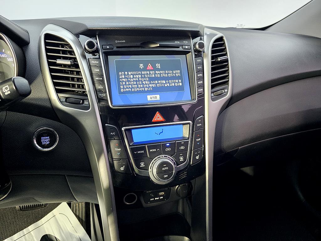 HYUNDAI i30 2016 Blanco - Importación desde Corea - HF Imports Iquique - Foto 13