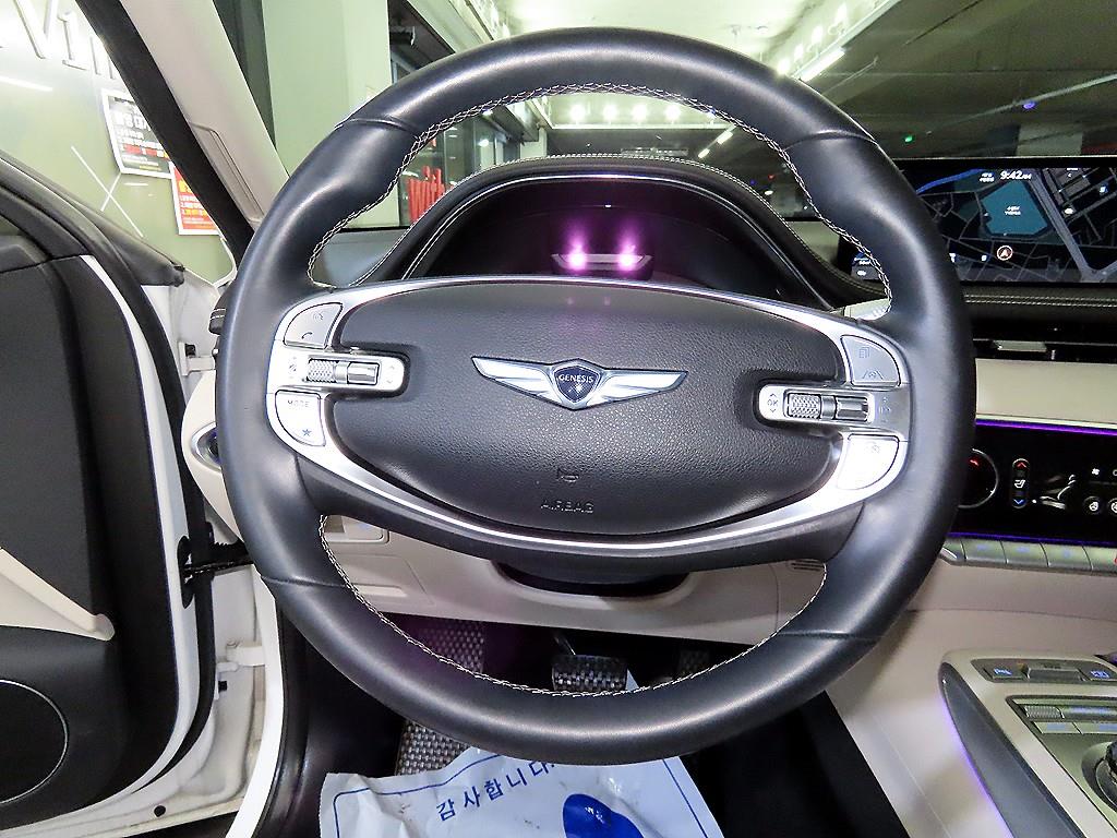 Genesis GV70 - Vista 8