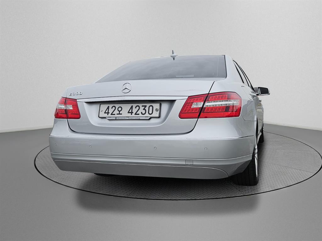 Mercedes Benz E class - Vista 4