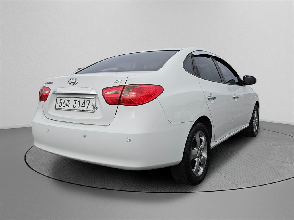 HYUNDAI Avante - Vista 2