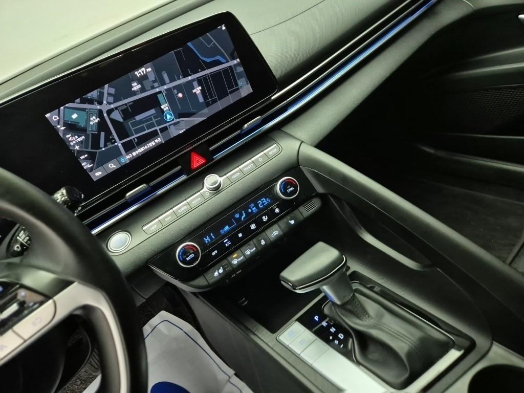 HYUNDAI Avante - Vista 10