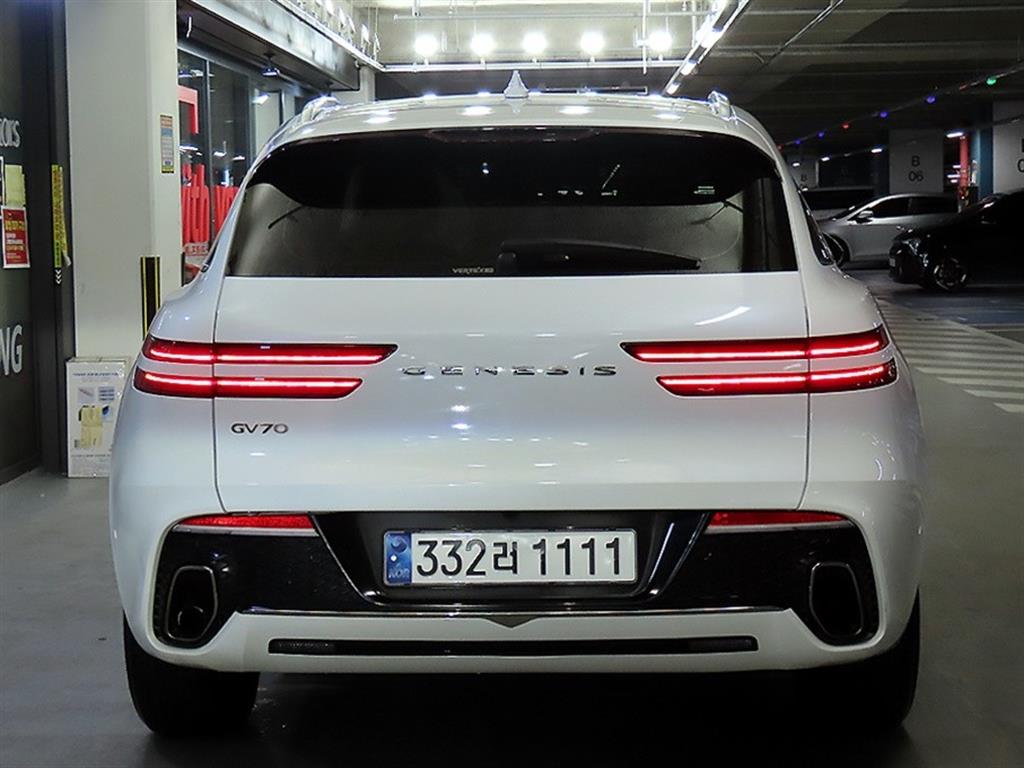 Genesis GV70 - Vista 5