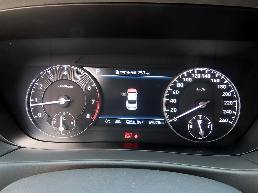 Genesis G90 - Vista 9