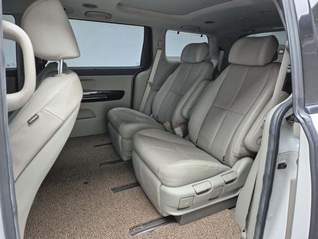 KIA Carnival - Vista 12