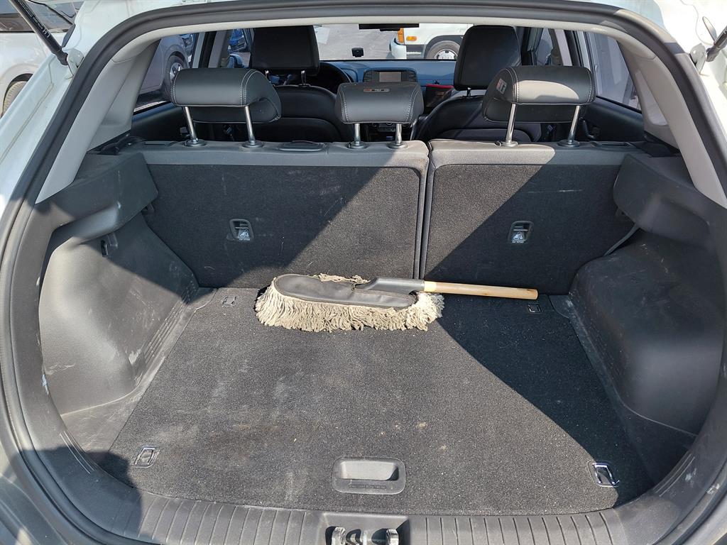 HYUNDAI Kona - Vista 7