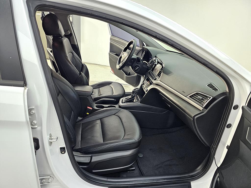 HYUNDAI Avante - Vista 11