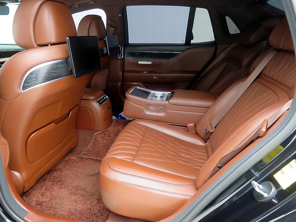 Genesis G90 - Vista 7