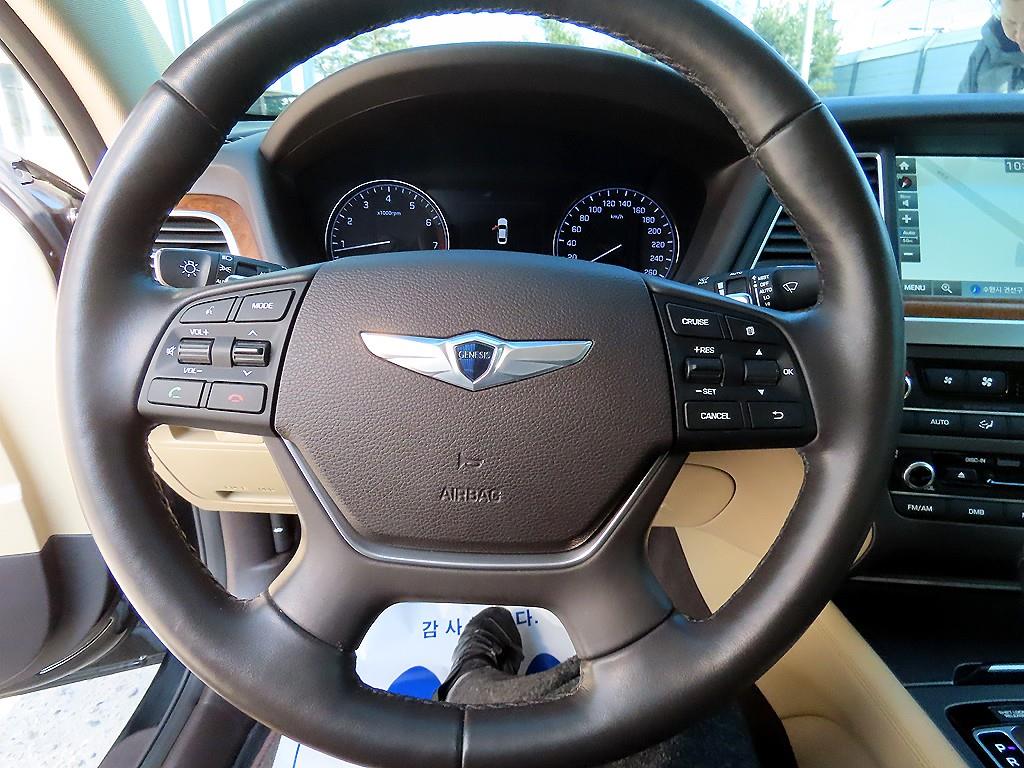 HYUNDAI Genesis - Vista 8