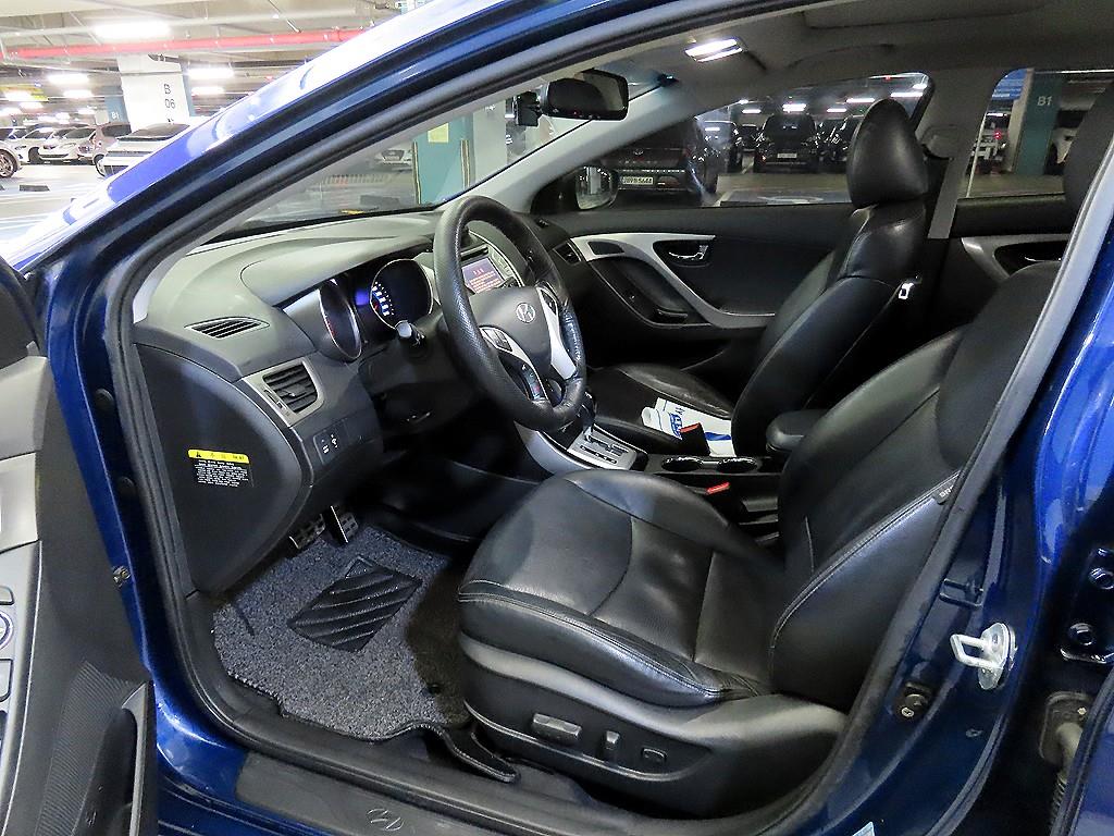 HYUNDAI Avante - Vista 6