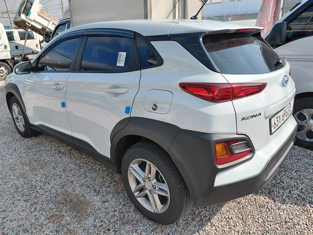 HYUNDAI Kona - Vista 4