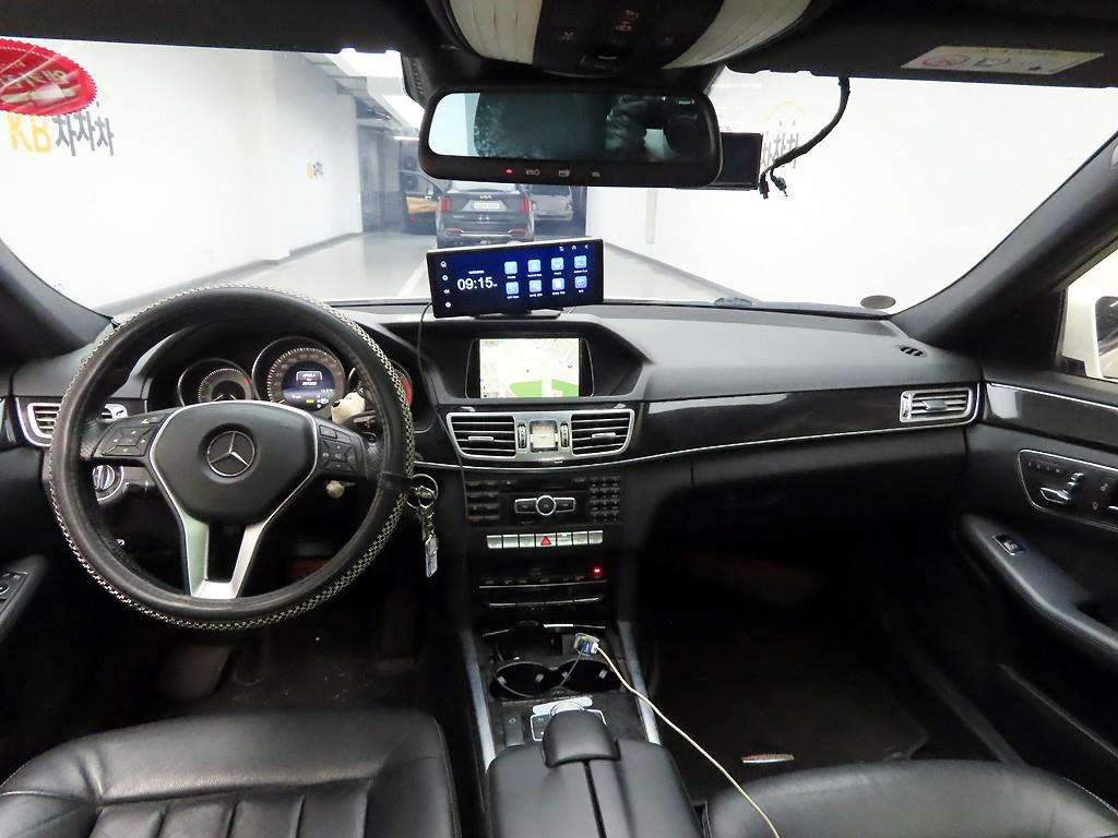 Mercedes Benz E class - Vista 8