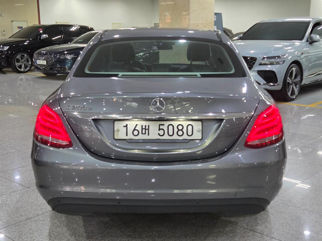 Mercedes Benz C Class - Vista 4