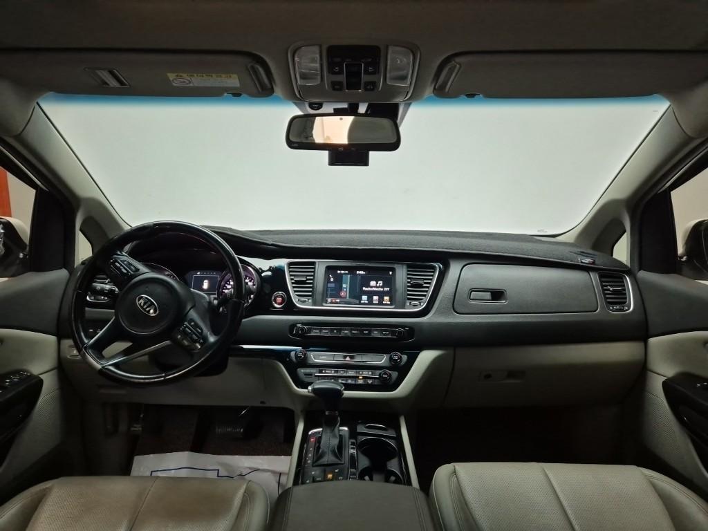 KIA Carnival - Vista 7