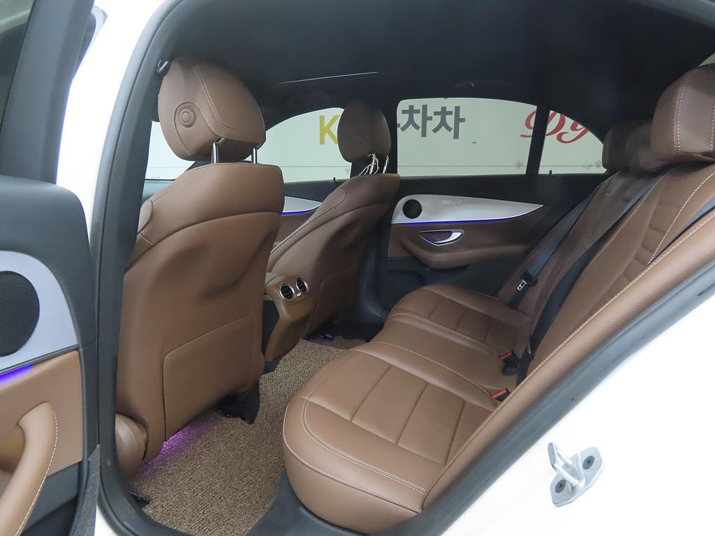 Mercedes Benz E class - Vista 6