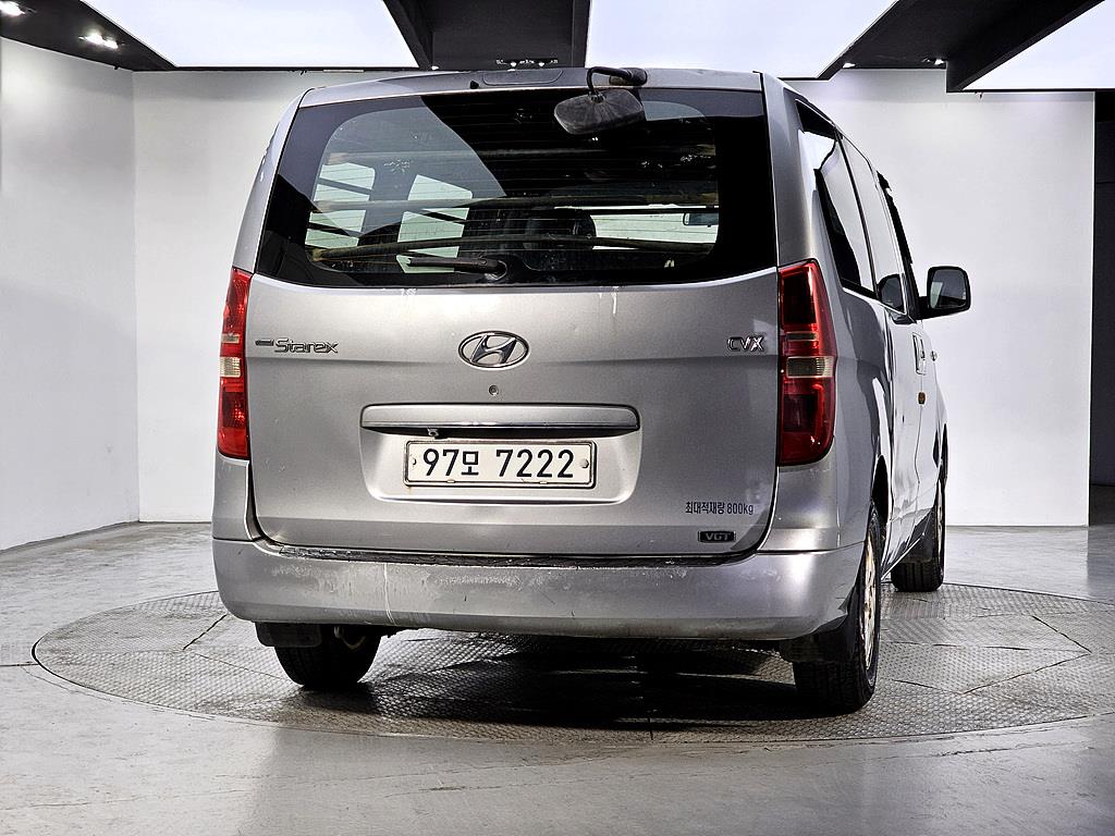 HYUNDAI Starex - Vista 3