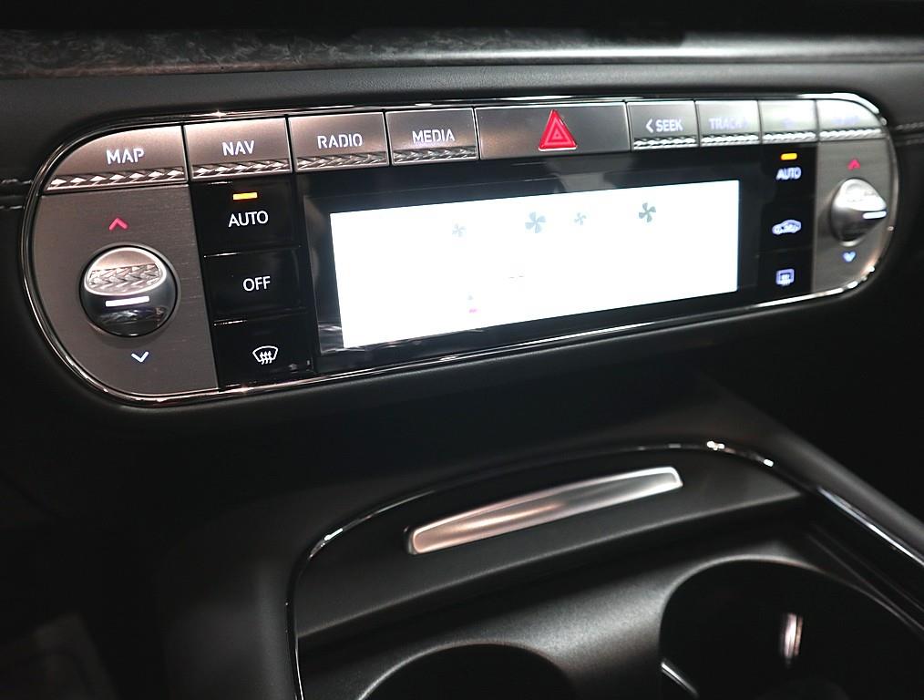 Genesis G90 - Vista 12