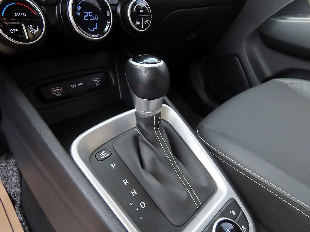 HYUNDAI Venue - Vista 11