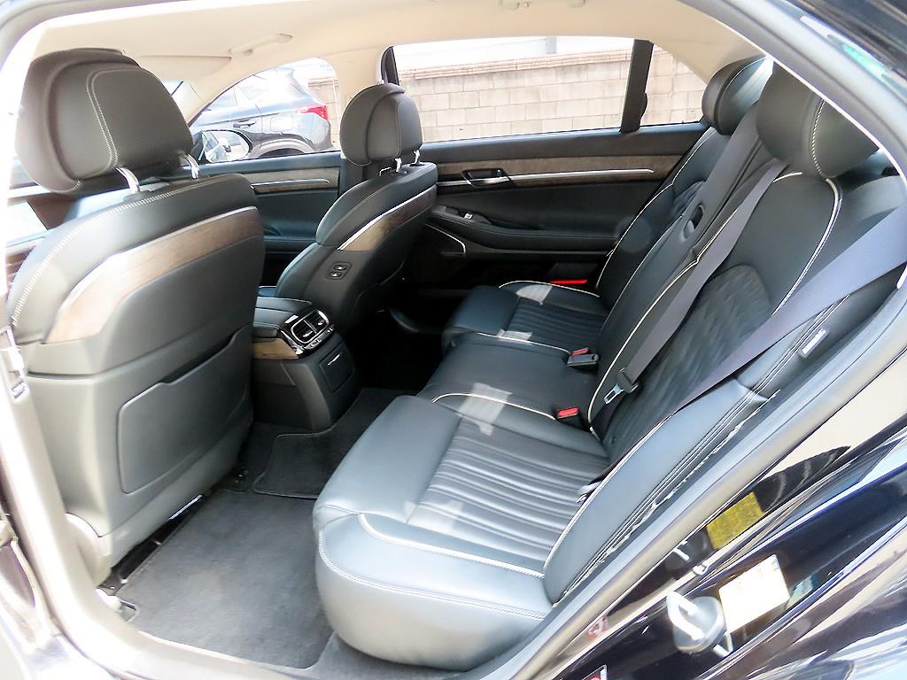 Genesis G90 - Vista 6