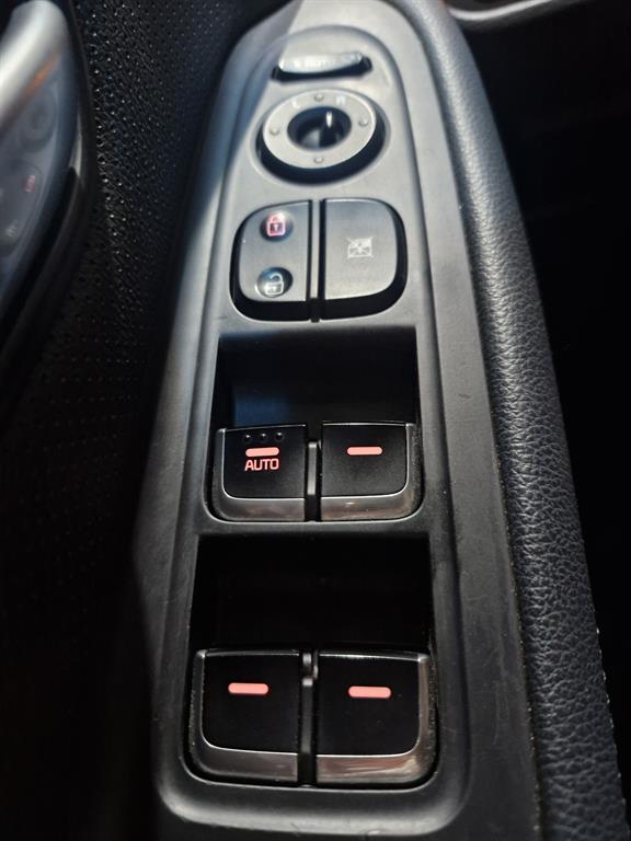 KIA Carens - Vista 11