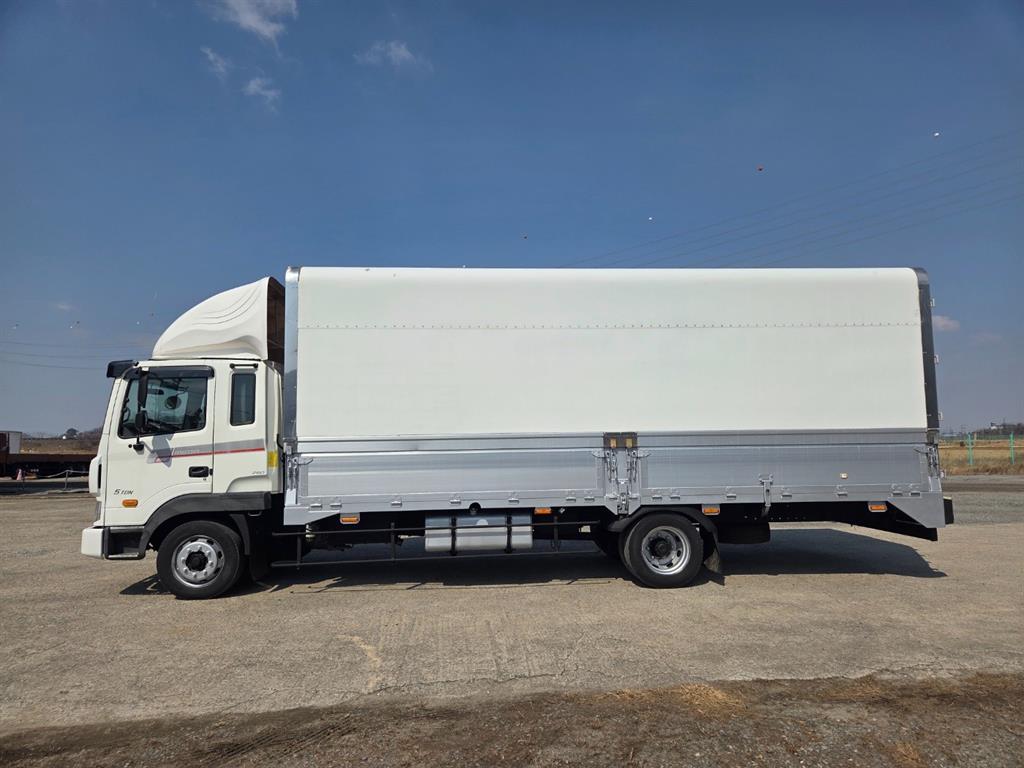 medium and large cargo truck - Vista 8