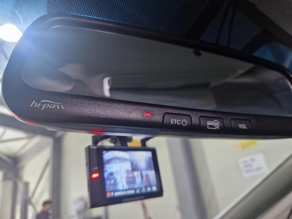 KIA Carens - Vista 12