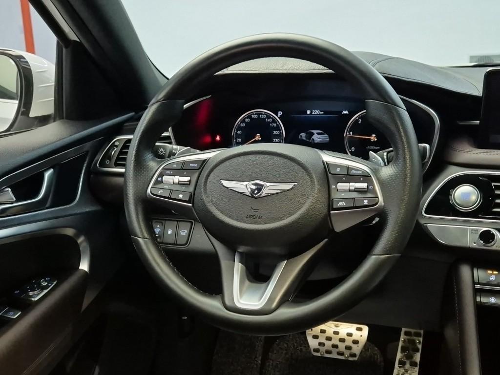 Genesis G70 - Vista 9