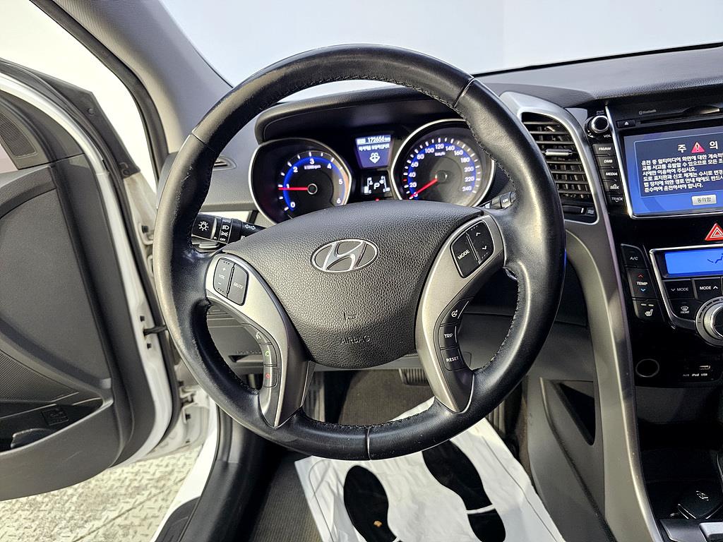 HYUNDAI i30 - Vista 12