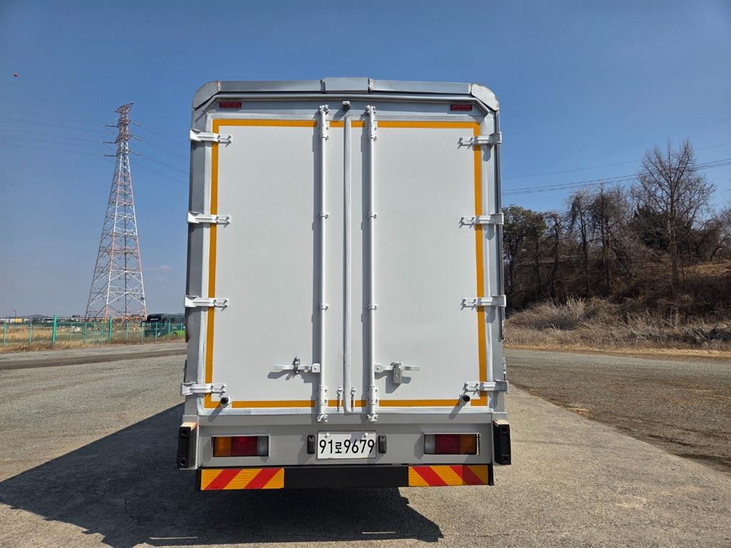 medium and large cargo truck - Vista 6