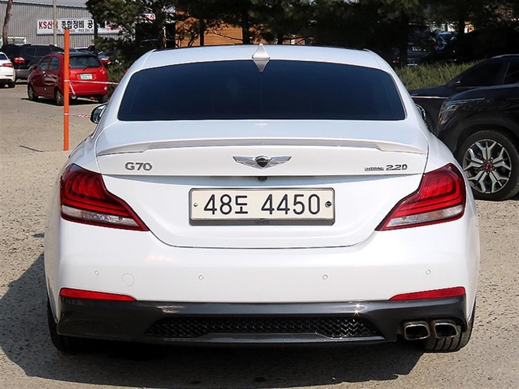 Genesis G70 - Vista 4