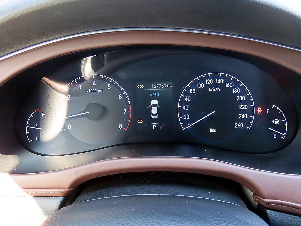 HYUNDAI Genesis - Vista 9