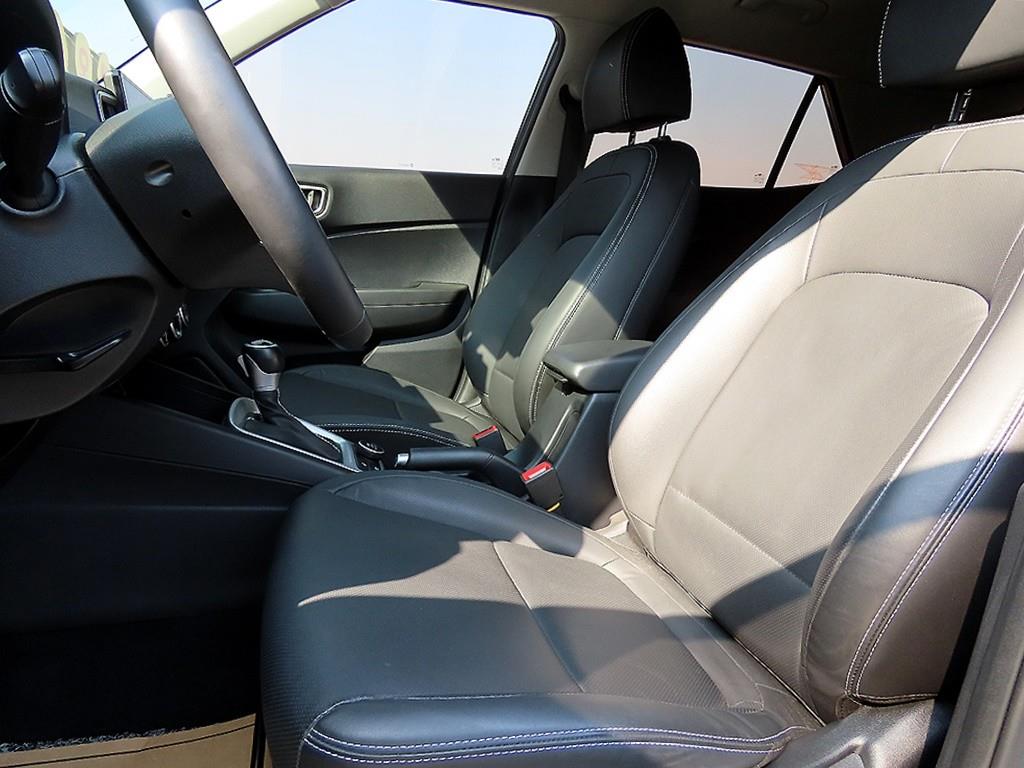 HYUNDAI Venue - Vista 5