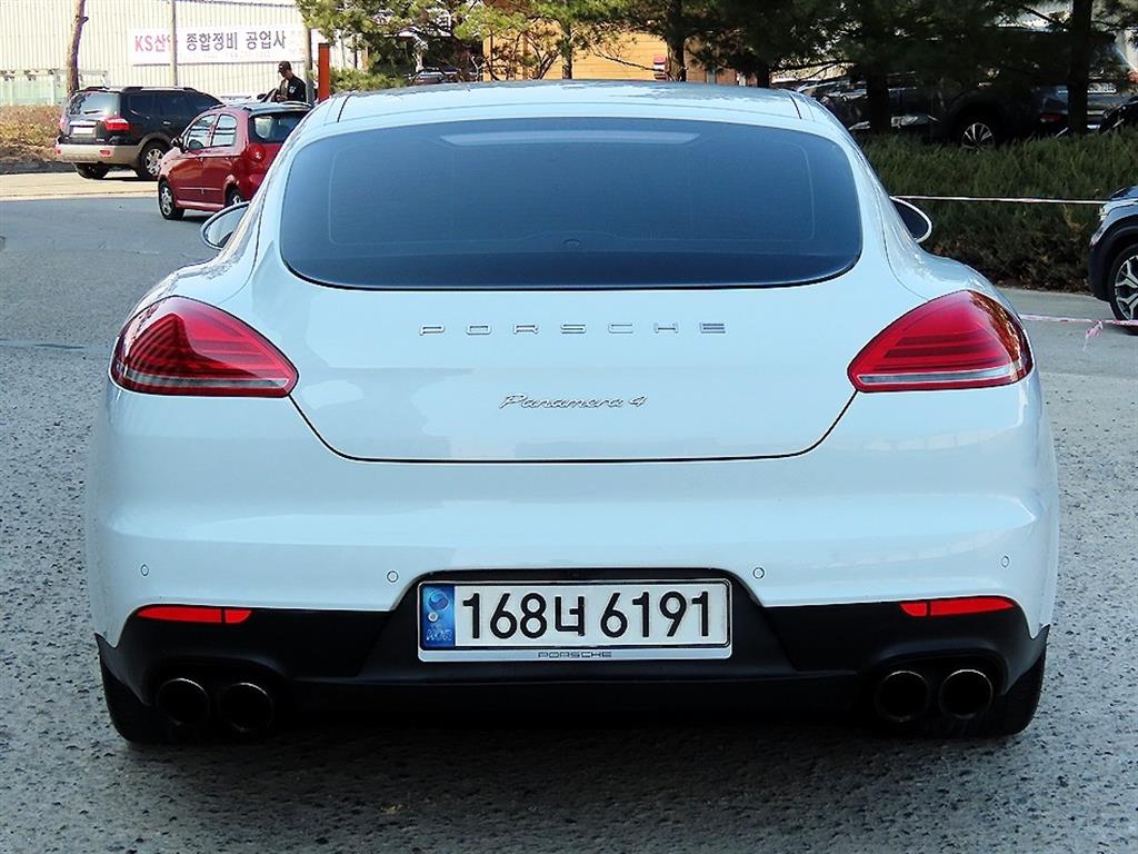 Porsche Panamera - Vista 4