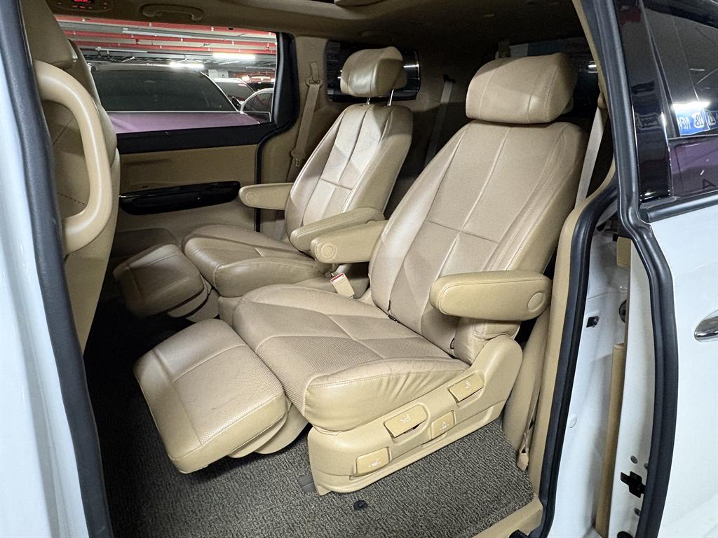 KIA Carnival - Vista 7