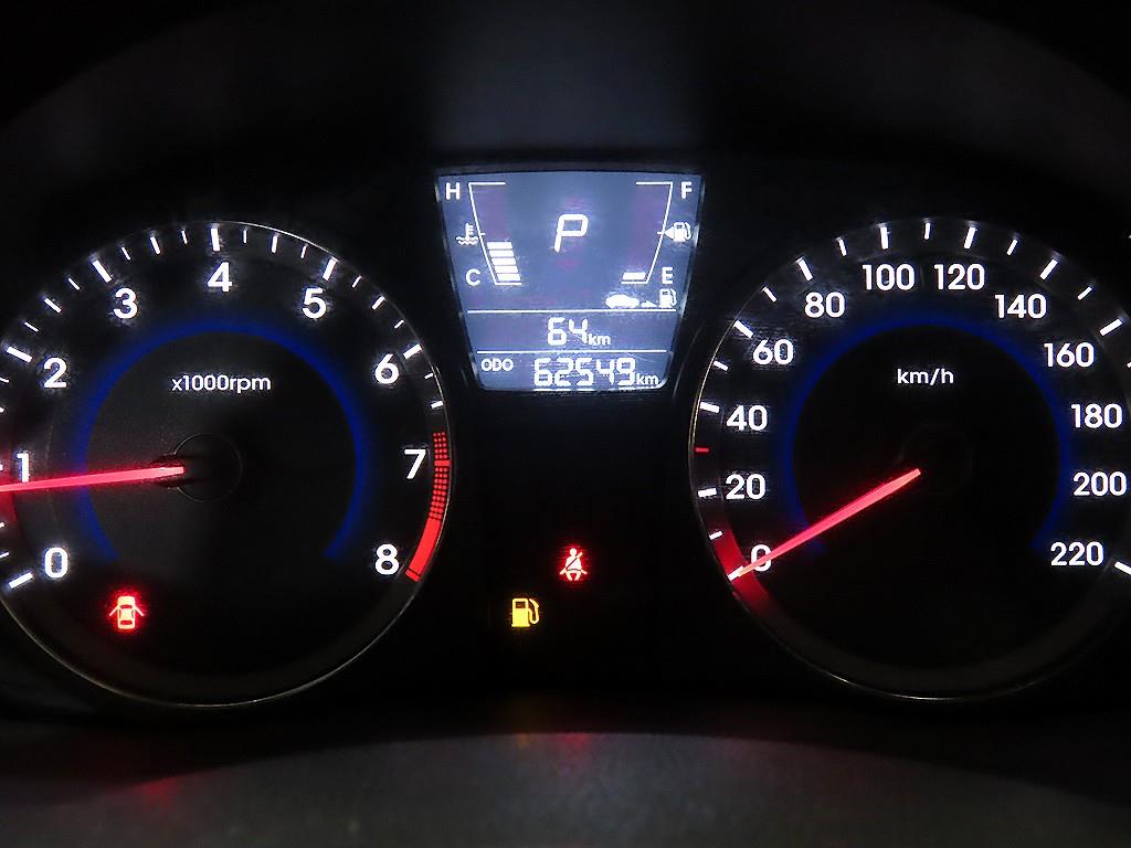 HYUNDAI Accent - Vista 9